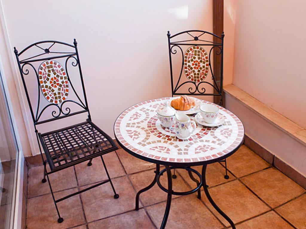 Marmont Suite Split Room photo